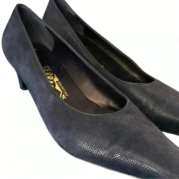 Salvatore Feragamo womens navy pumps 9.5 vintage heels snakeskin pattern shoes - Picture 6 of 13